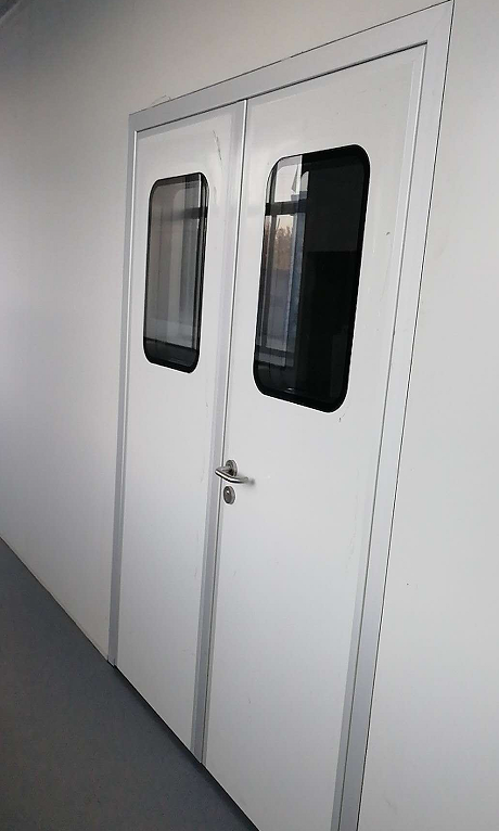 Cleanroom door